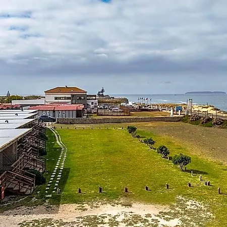 Kompleks wypoczynkowy Penichepraia - Bungalows, Campers & 4*