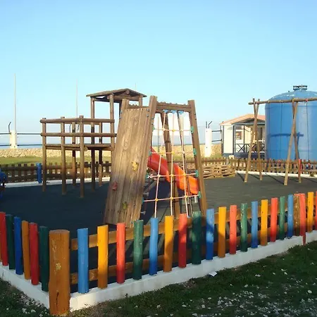Kompleks wypoczynkowy Penichepraia - Bungalows, Campers & 4*