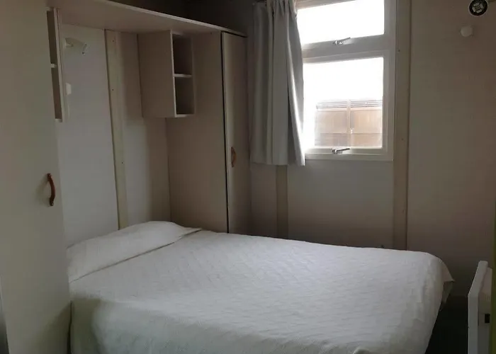 Parco vacanze Penichepraia - Bungalows, Campers & 4*